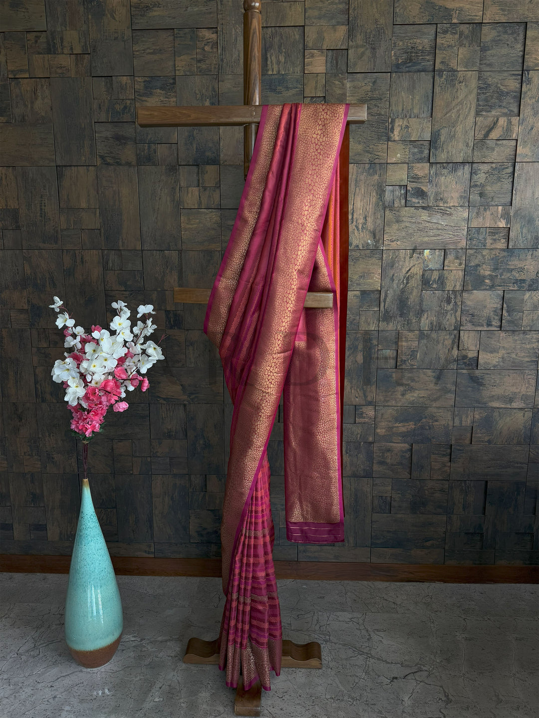 Wine Tanchoi Silk Saree with Handwoven Brocade – Festive Ethnic Elegance
Rich Wine Color Saree with Satin Finish and Intricate Thread Weaving