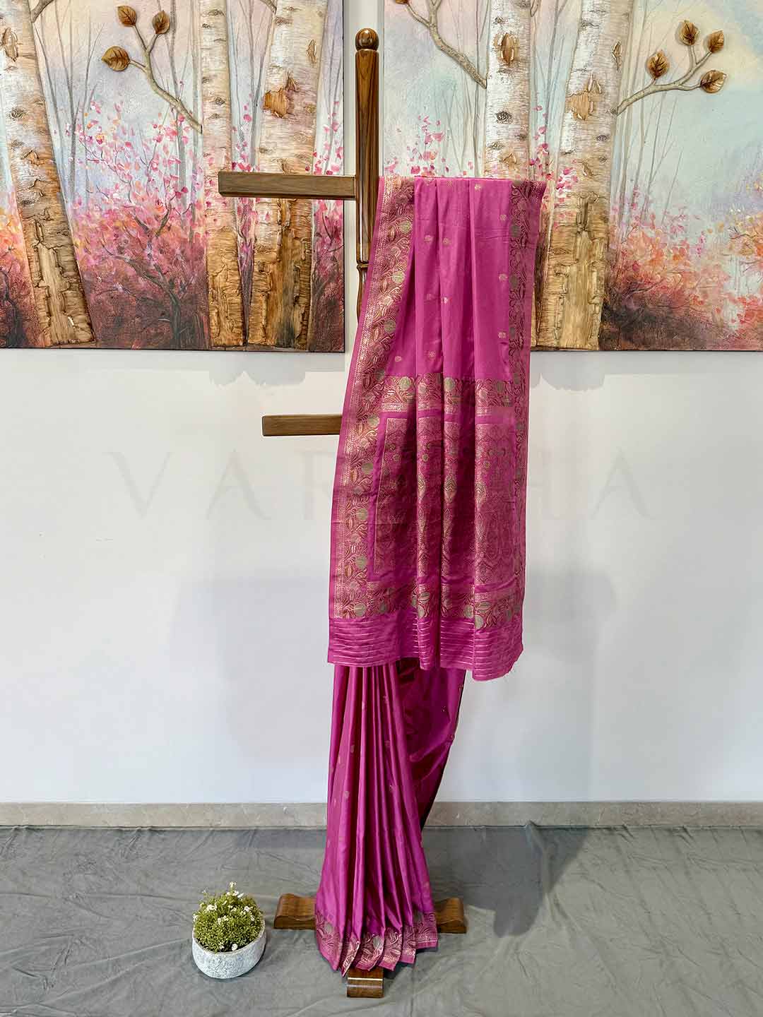 Graceful lilac Jamawar satin saree, perfect for weddings and celebrations, featuring intricate traditional weaving.