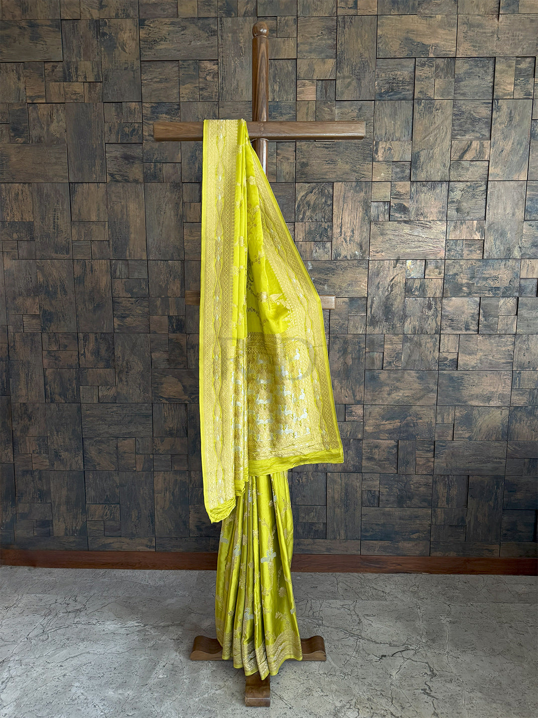 Lemon Yellow Satin Silk Saree with Exquisite Gold and Silver Zari Weaving, a Perfect Ethnic Wear for Weddings and Festive Celebrations Premium Bridal Silk Saree, Surat: Shimmering Lemon Yellow with Dual Gold & Silver Zari | Intricate Motifs, Ideal for Indian Weddings