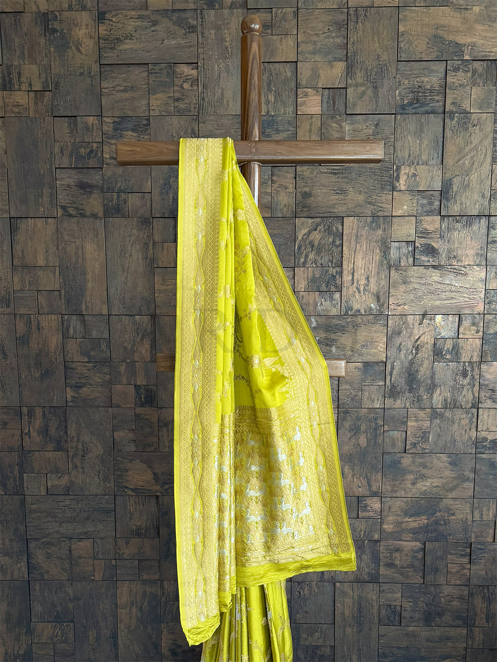 Handwoven Lemon Yellow Satin Silk Saree, adorned with Intricate Gold & Silver Zari Work, ideal for Bridal Wear and Traditional Gatherings. Shimmering Lemon Yellow Satin Silk Saree | Dual Gold & Silver Zari Motifs | Premium Indian Ethnic Wear, Wedding & Bridal Silk from Surat.