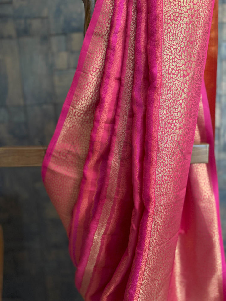 Exquisite Rani Pink Tanchoi Silk Saree with Intricate Thread Weaving