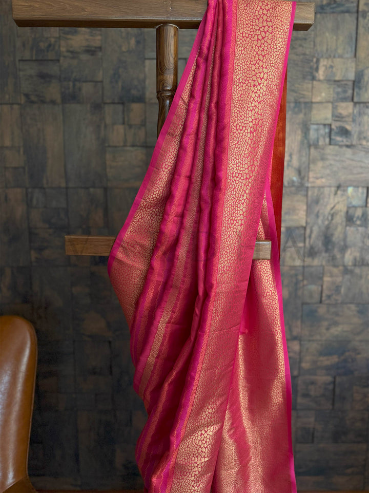 Exquisite Rani Pink Tanchoi Silk Saree with Intricate Thread Weaving
