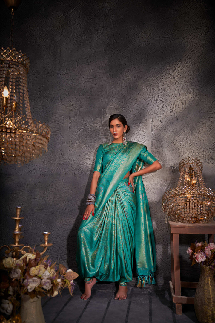 Zoom-in on copper and silver zari details for texture showcase.