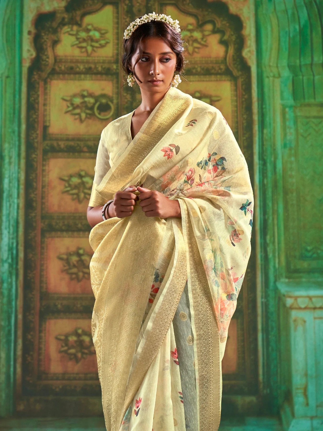 //www.houseofvardha.in/cdn/shop/collections/Kananya_linen-181006_360x_ccc1cf51-6cf9-4936-8e24-2d9156e1f4e1.jpg?v=1664448805