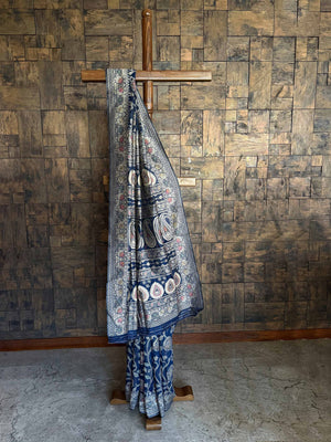 Shop the exquisite Navy Blue Lucknowi Chikankari Weaving Silk Saree at House of Vardha. Featuring premium silk and delicate Chikankari weaving, this saree is perfect for weddings and festive occasions.