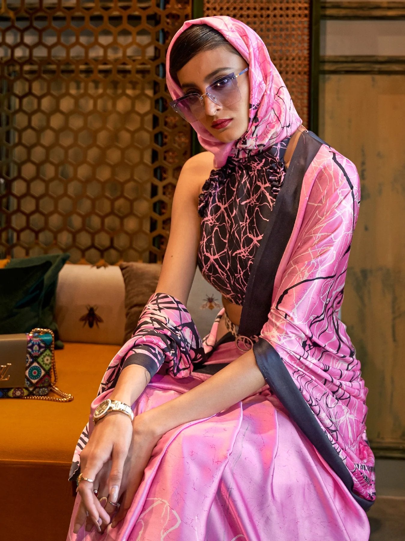//www.houseofvardha.in/cdn/shop/collections/Kizra-215003_360x_2faec498-dc23-46ad-a5a5-baa9b544f8e8.jpg?v=1664449017