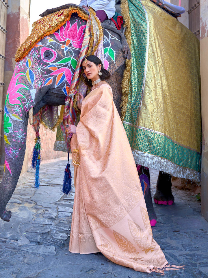 Lavender–Gold kanjivaram silk saree featuring gold zari motifs and elegant drape for festive occasions. Classic Lavender–Gold silk saree with woven zari borders and festive pallu.