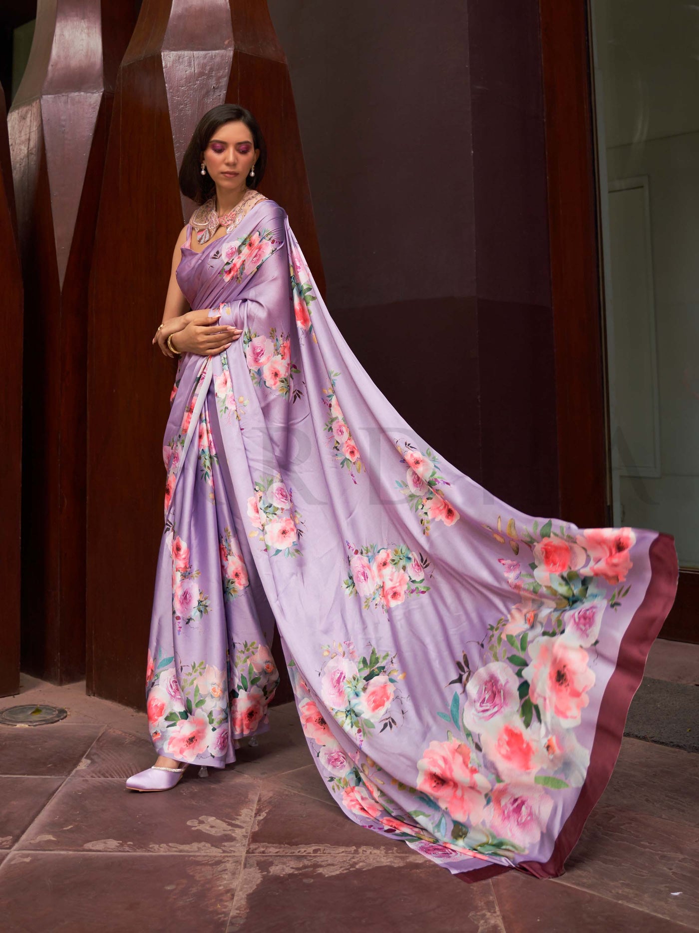 printed saree floral crepe saree satin crepe saree lightweight festive saree digital print saree saree for haldi day function saree modern mehendi saree brunch saree stylish ethnic saree pastel saree online trending floral drape organza look print saree fluid satin saree vibrant saree with floral design crepe saree under 3000 satin saree for wedding guests trendy partywear saree saree for young bridesmaids contemporary floral saree