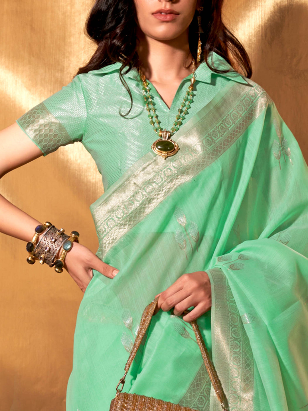 Subtle woven motifs in Sea Green–Silver pastel shade with tassel pallu finish. Elegant ethnic look in Sea Green–Silver with soft linen cotton drape and festive charm.