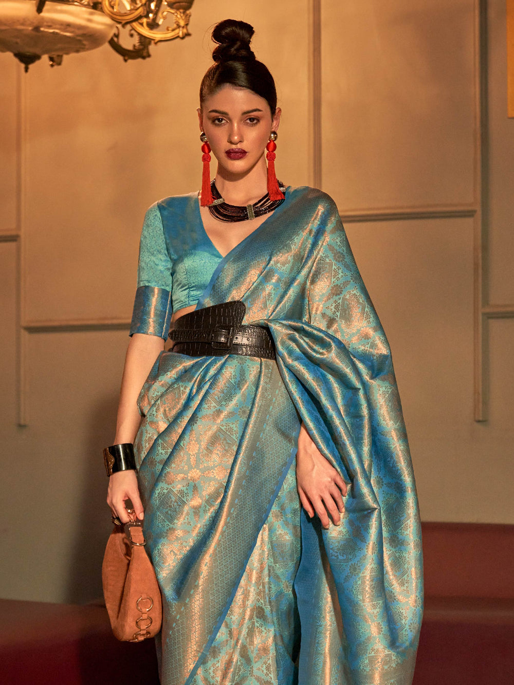 Dual-tone Aqua Blue–Turquoise kanjivaram silk drape with woven pallu and soft shimmer effect. Elegant silk saree in Aqua Blue–Turquoise for bridal wear, featuring zari pallu and contemporary design.