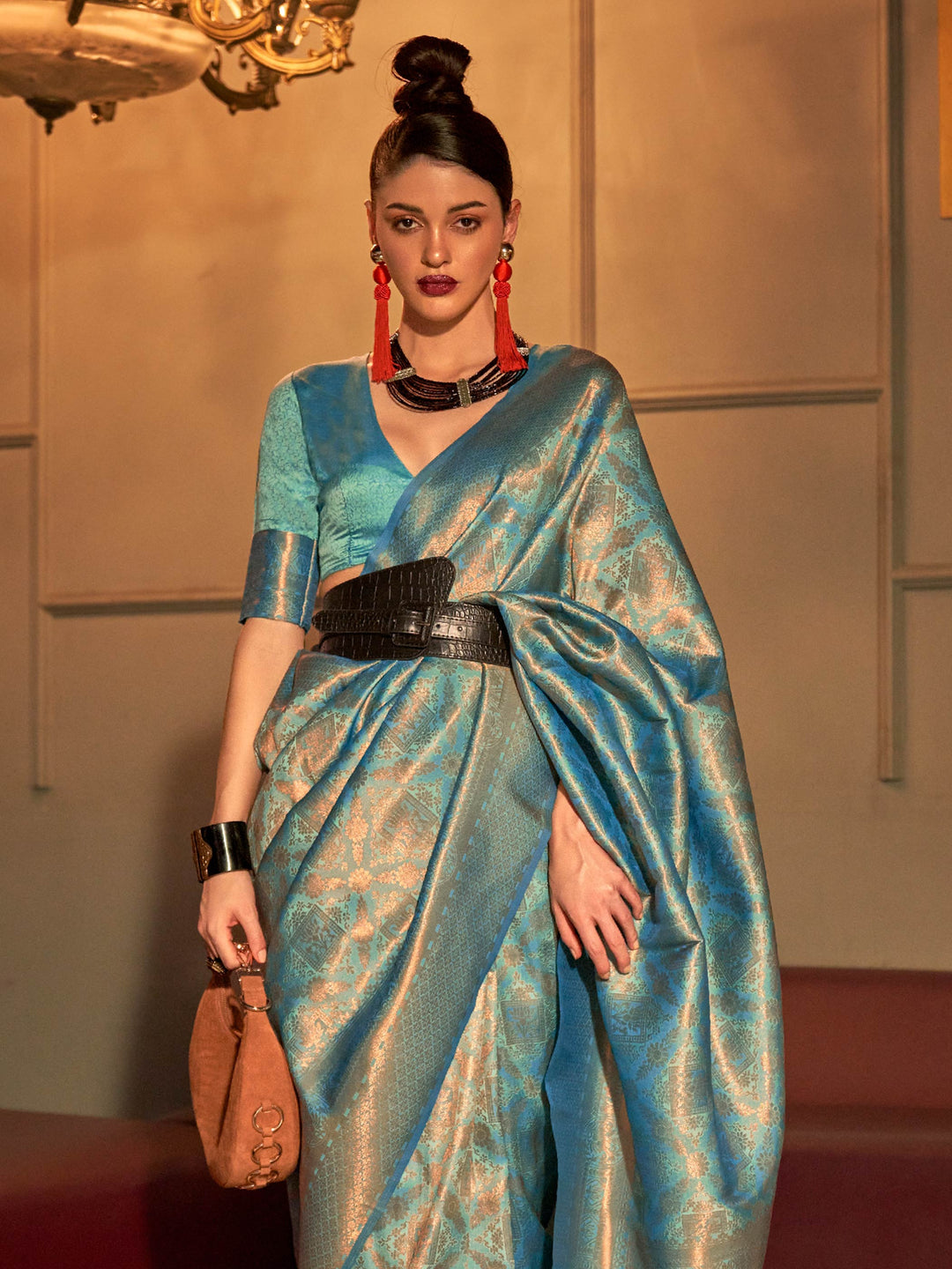 Dual-tone Aqua Blue–Turquoise kanjivaram silk drape with woven pallu and soft shimmer effect. Elegant silk saree in Aqua Blue–Turquoise for bridal wear, featuring zari pallu and contemporary design.