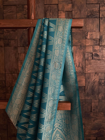 Saree for reception with rich zari border and soft drape