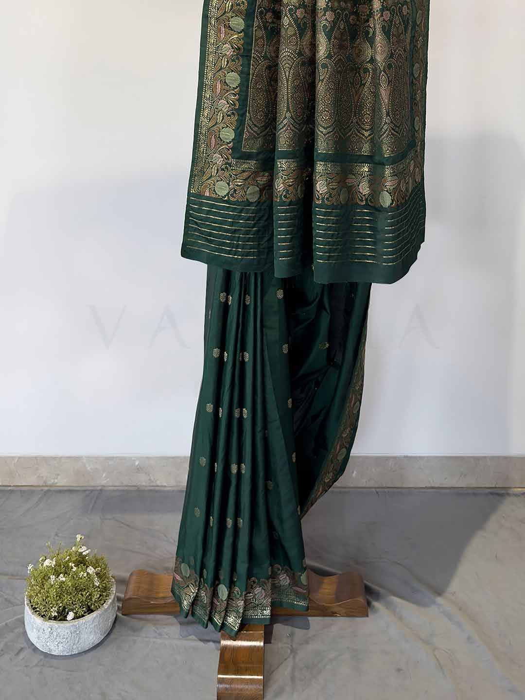 Castleton Green Jamawar satin saree with exquisite designs, ideal for weddings and celebrations, exuding grace and opulence.