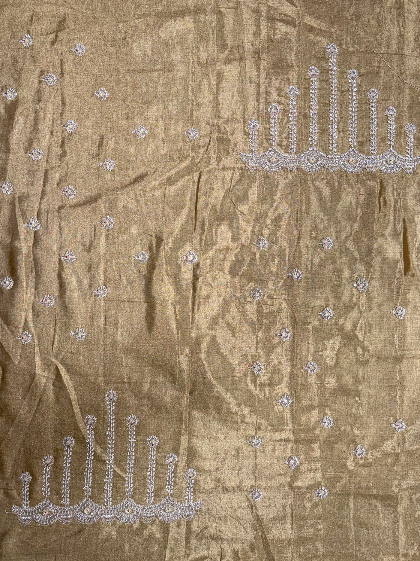 Close presentation of Off White Kanjivaram Saree with grand motifs and floral patterns.
