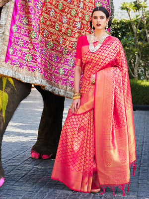 Magenta–Gold bridal kanjivaram saree with gold zari motifs and festive pallu styling. Classic Magenta–Gold silk saree featuring woven jacquard zari and traditional pallu elegance.