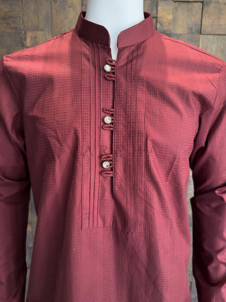 Maroon kurta on a mannequin against a wooden panel background woven texture enhances the fabric&