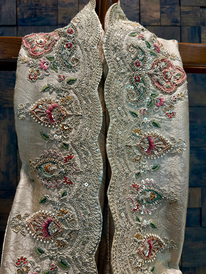 Close-up of embroidered blouse piece with matching detailing to pallu
