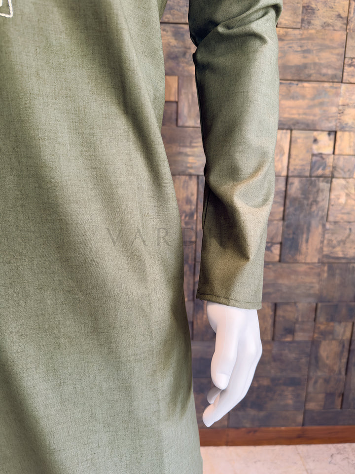 Side profile of the olive green minimalist cotton kurta for men.