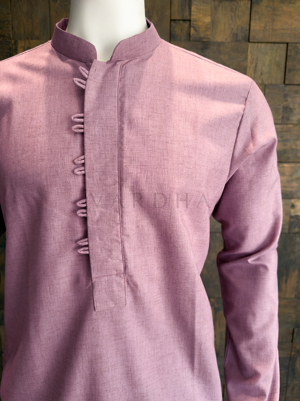 Close-up of the full sleeve and subtle slub texture on the dusty pink cotton kurta.