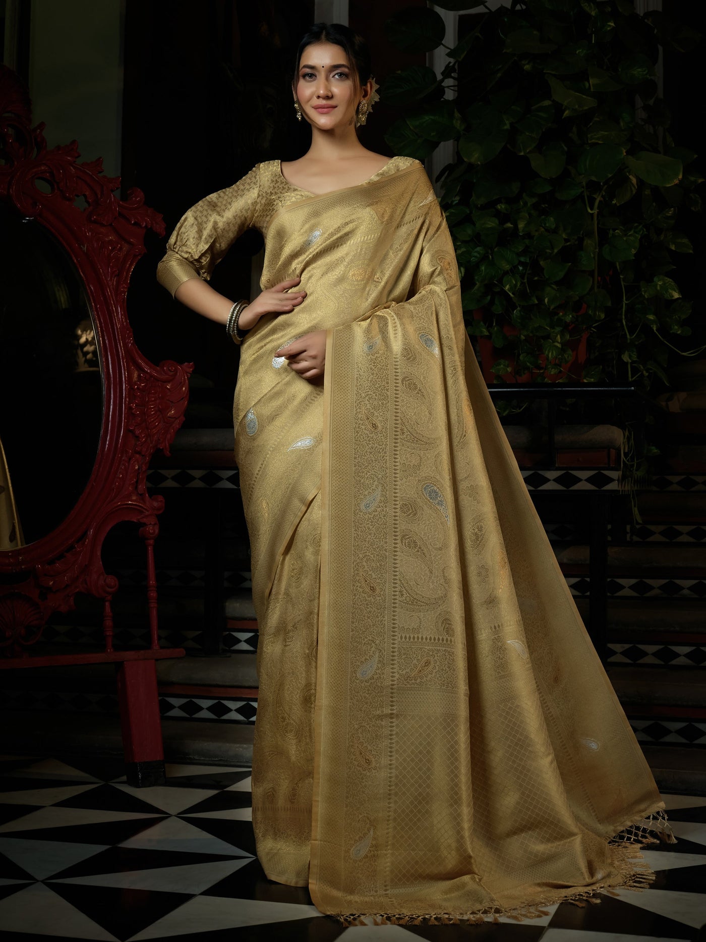 Magnolia White Copper-Silver Zari Kanjeevaram Silk Saree